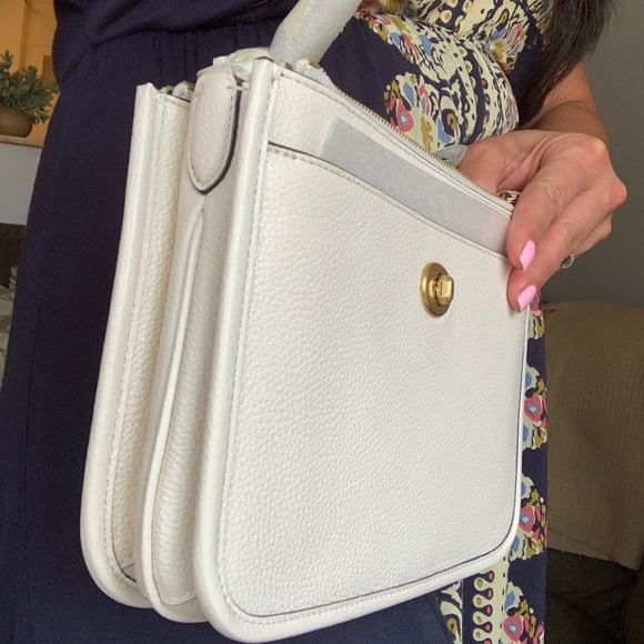 Authentic COACH 1941 Pebbled metallic gold leather 2 zip/Snap/Turnlock Crossbody - Picture 4 of 16